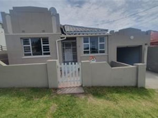 4 Bed House in Westbank