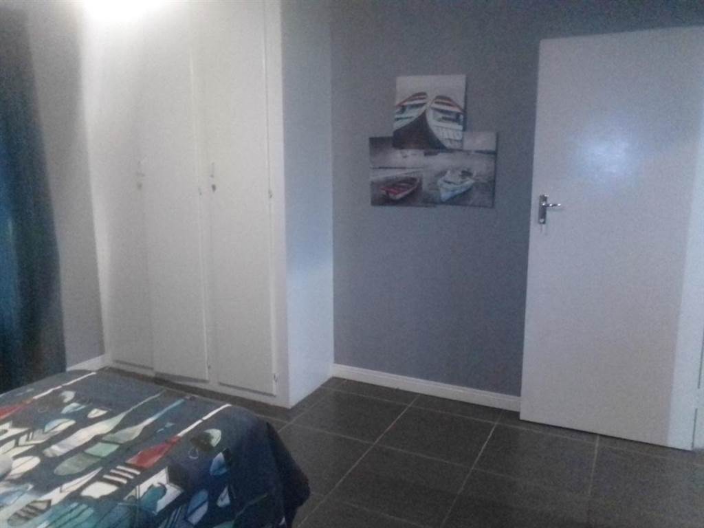 2 Bed Townhouse in Rooihuiskraal North photo number 13