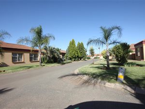 3 Bed Townhouse in Vanderbijlpark CE2