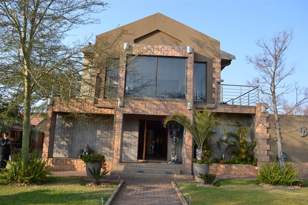5 Bed House in Buffelspoort photo number 1