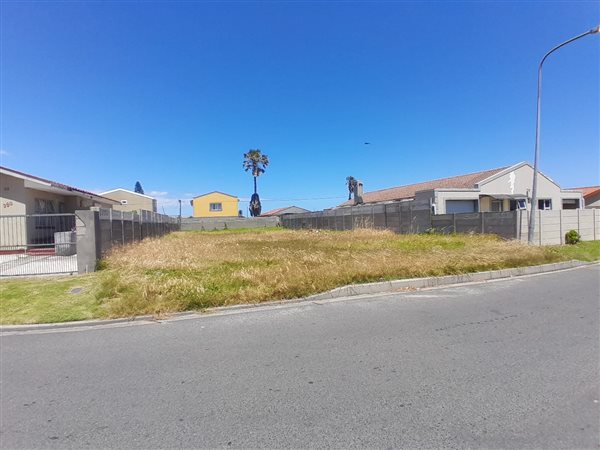 512 m² Land