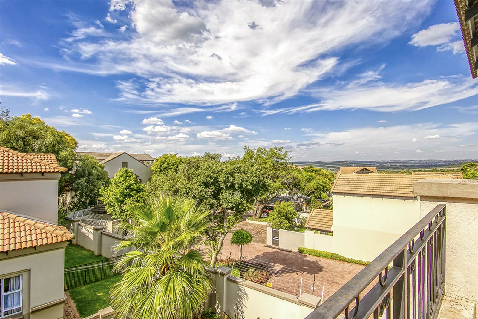 3 Bed Townhouse in Lonehill photo number 26