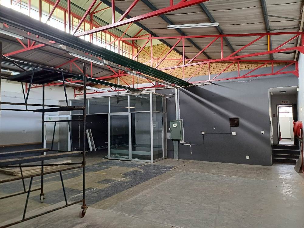 380  m² Industrial space in Highveld photo number 11