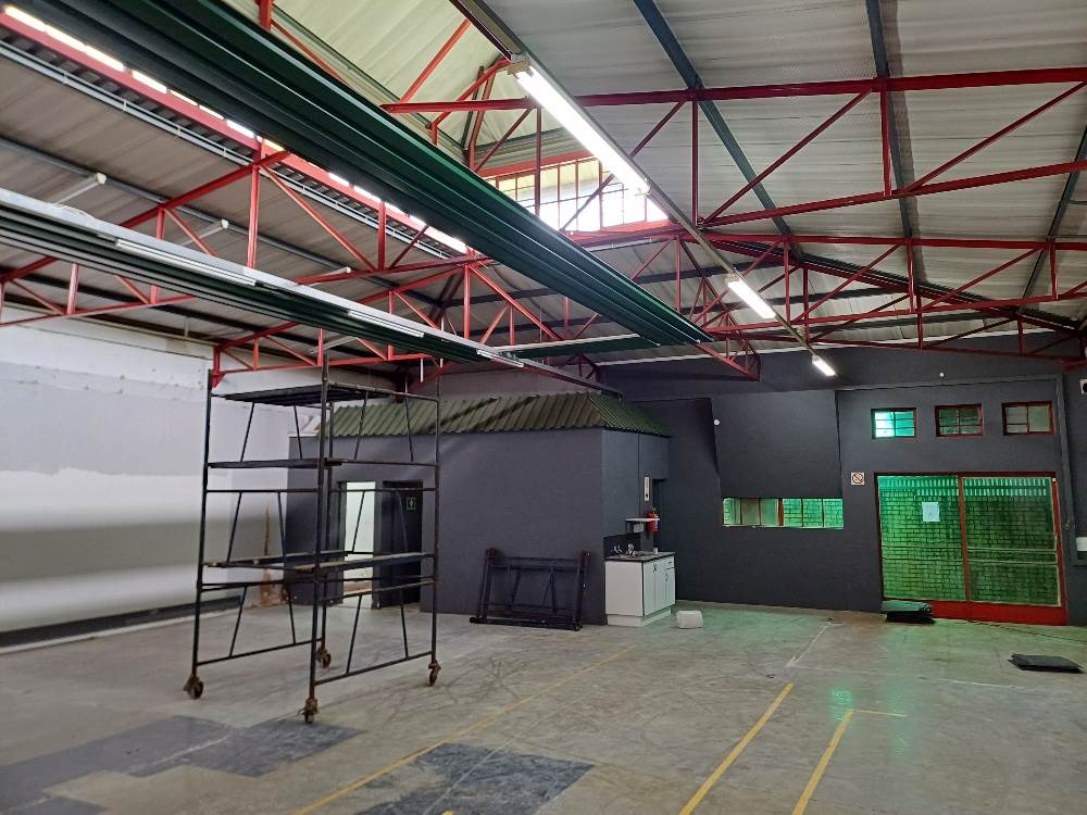 380  m² Industrial space in Highveld photo number 16