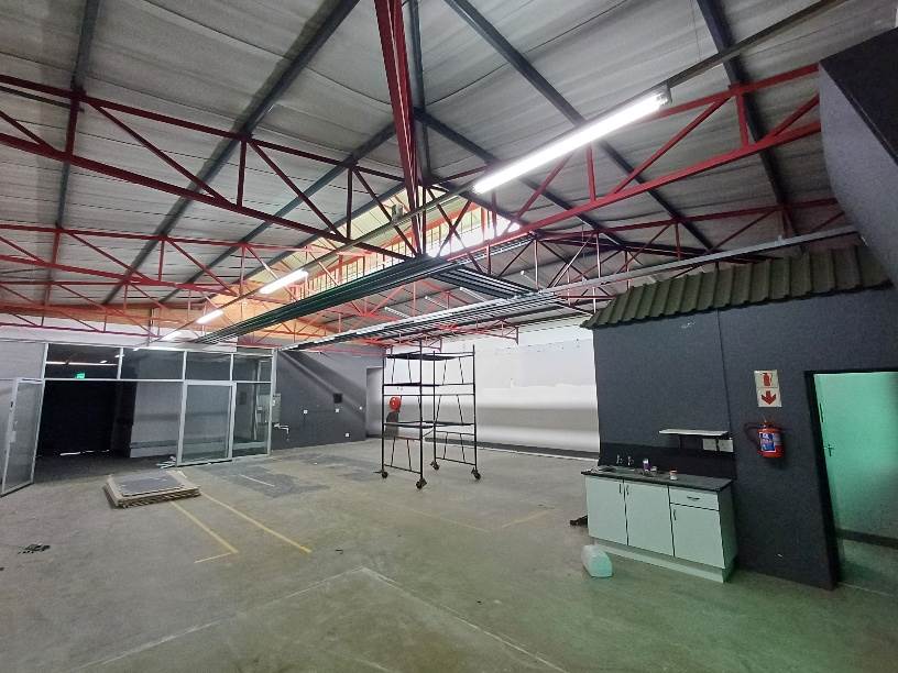 380  m² Industrial space in Highveld photo number 19