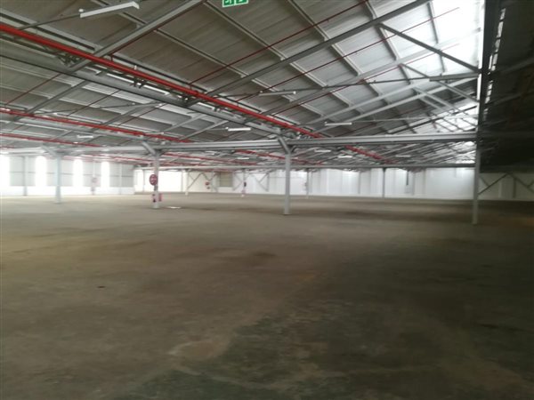 4 800  m² Industrial space