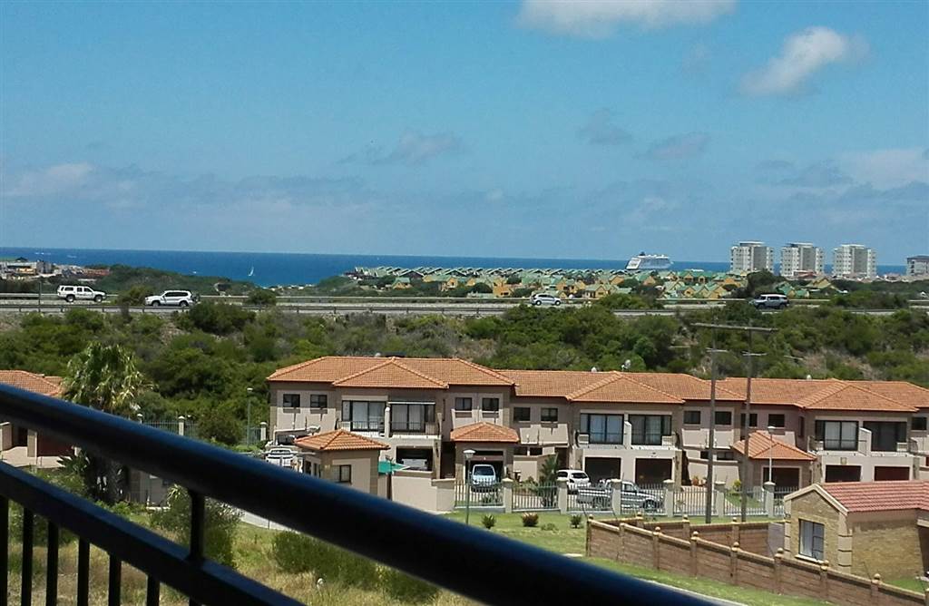 2 Bed Apartment in Island View photo number 4