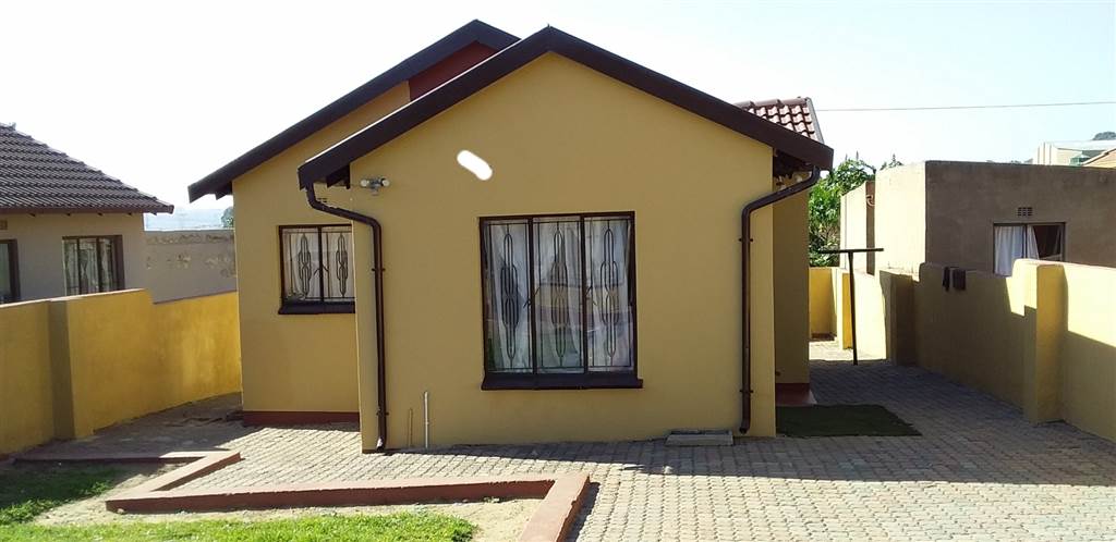 3 Bed House in Klipfontein View photo number 2