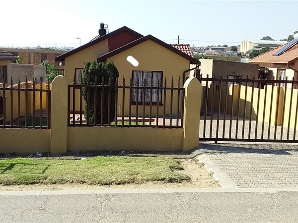 3 Bed House in Klipfontein View