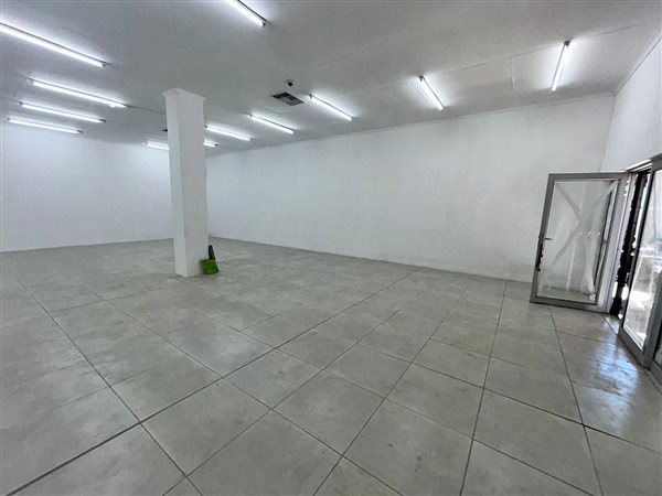 144  m² Commercial space