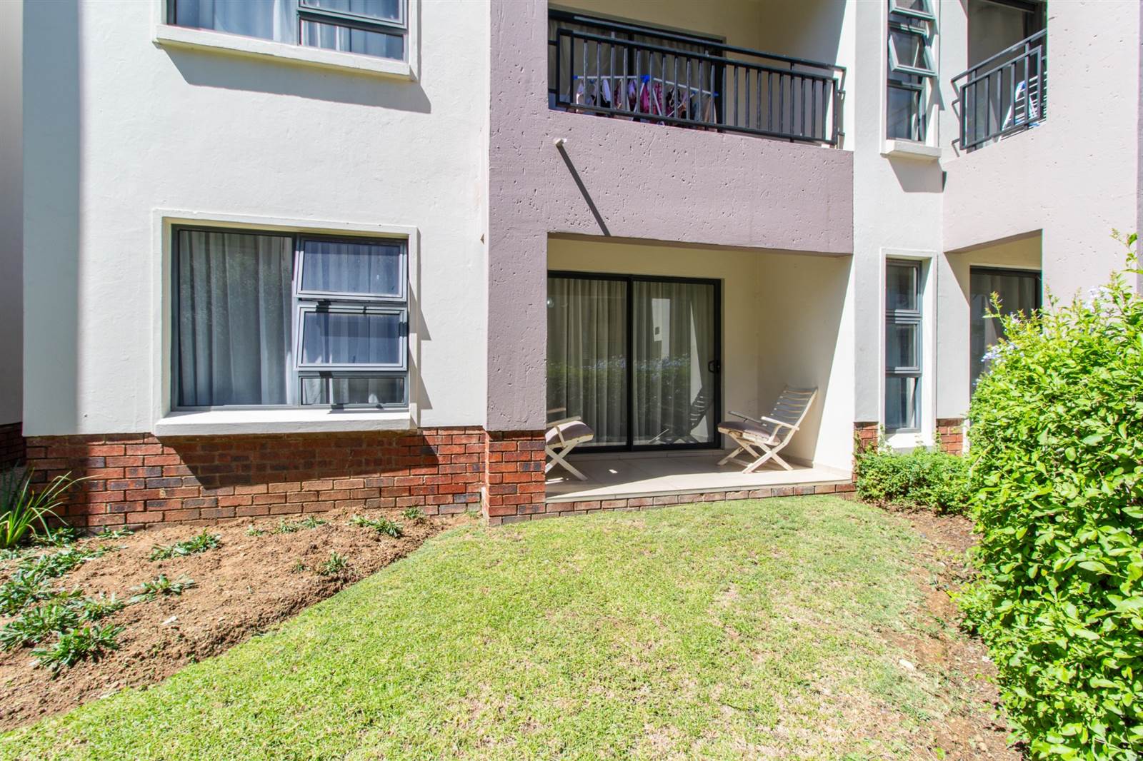 2 Bed Apartment in Fourways photo number 6