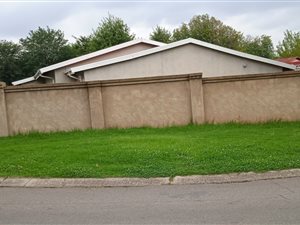 4 Bed House in Kempton Park West