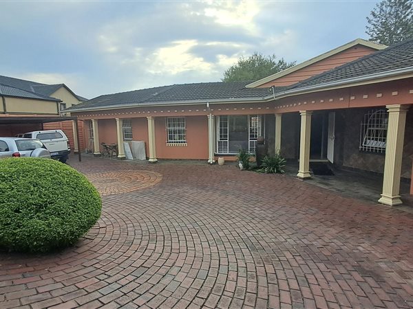 4 Bedroom House 4 Bedroom House