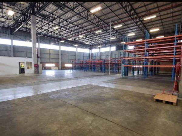 2 450  m² Industrial space