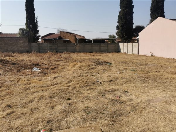 352 m² Land