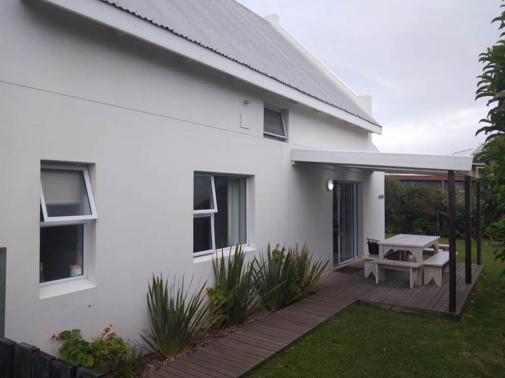 4 Bed House in Cape St Francis photo number 5