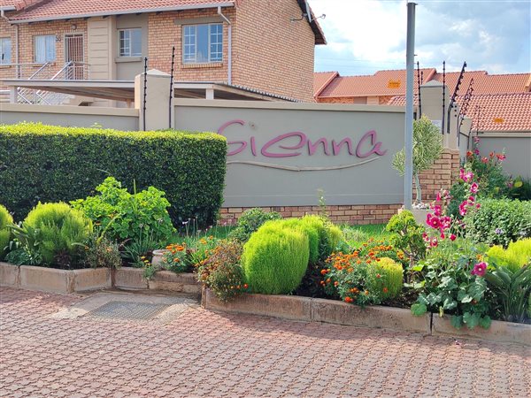 2 Bedroom Simplex 2 Bedroom Simplex