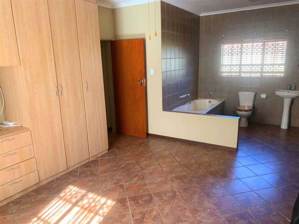 3 Bed House in Modimolle photo number 7