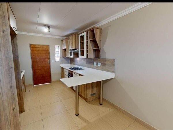 3 Bed Townhouse in Andeon AH photo number 7