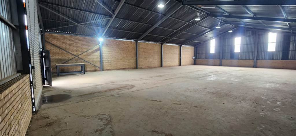 400  m² Industrial space in Pomona photo number 3