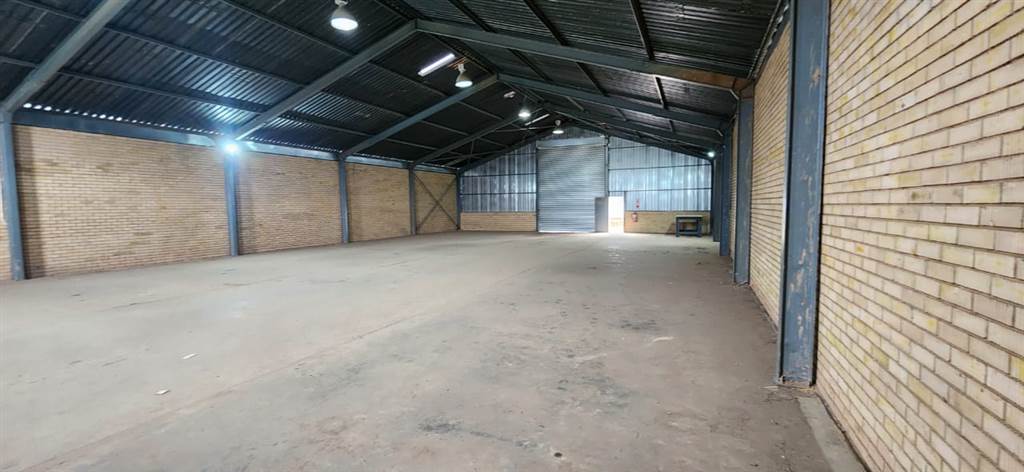 400  m² Industrial space in Pomona photo number 8