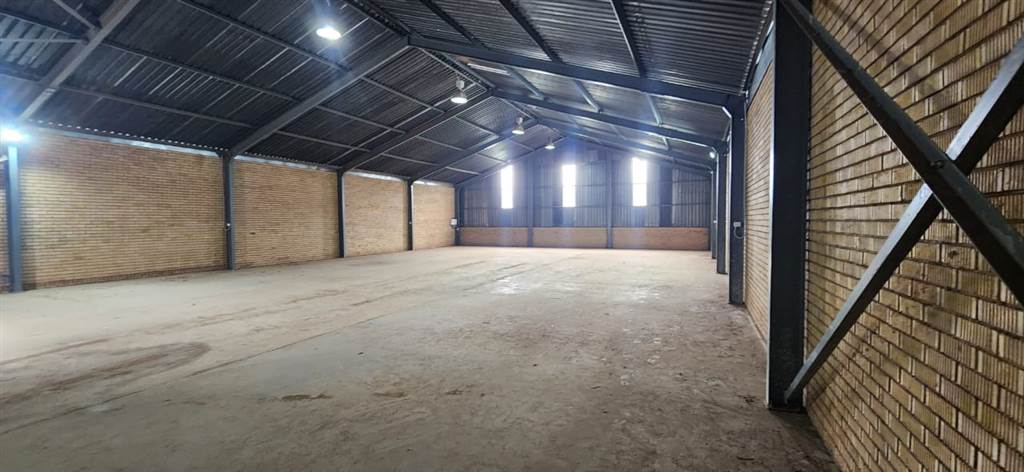 400  m² Industrial space in Pomona photo number 2