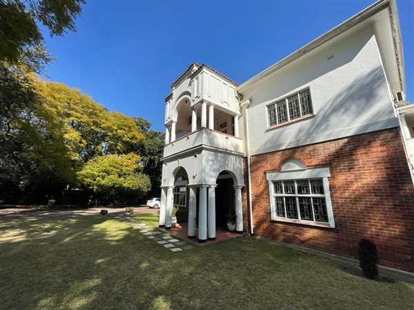 700  m² Commercial space in Saxonwold