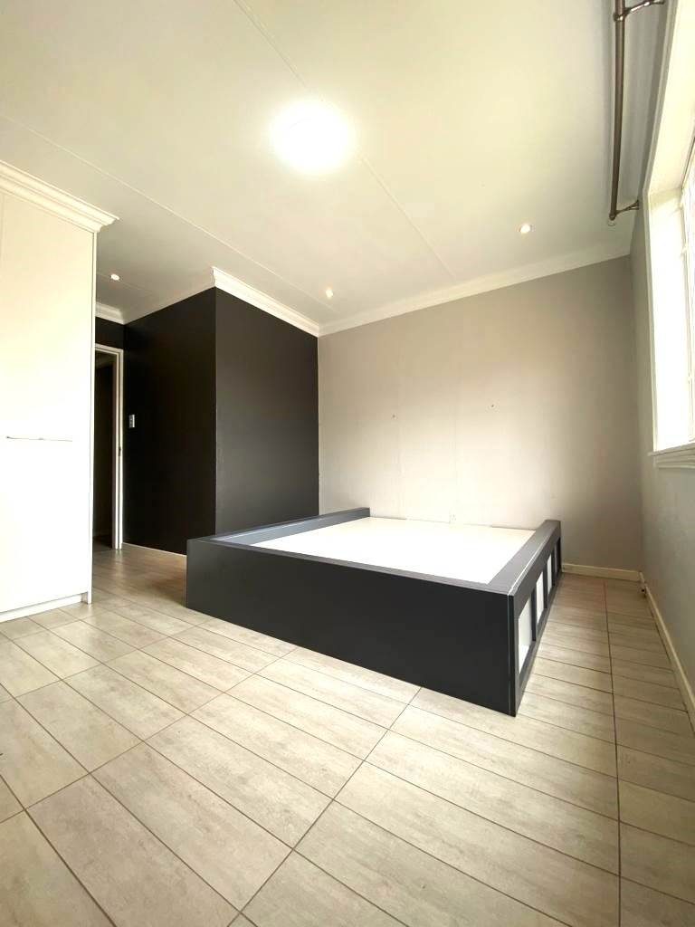 3 Bed Apartment in Northcliff photo number 10