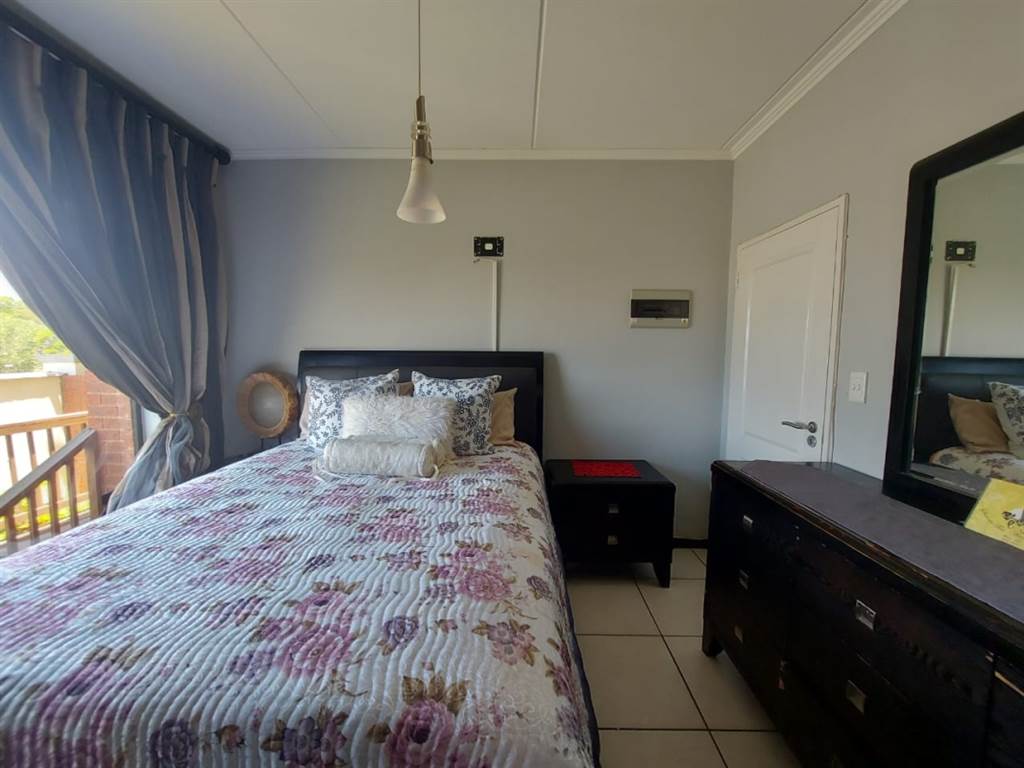 2 Bed Townhouse in Greenstone Hill photo number 13