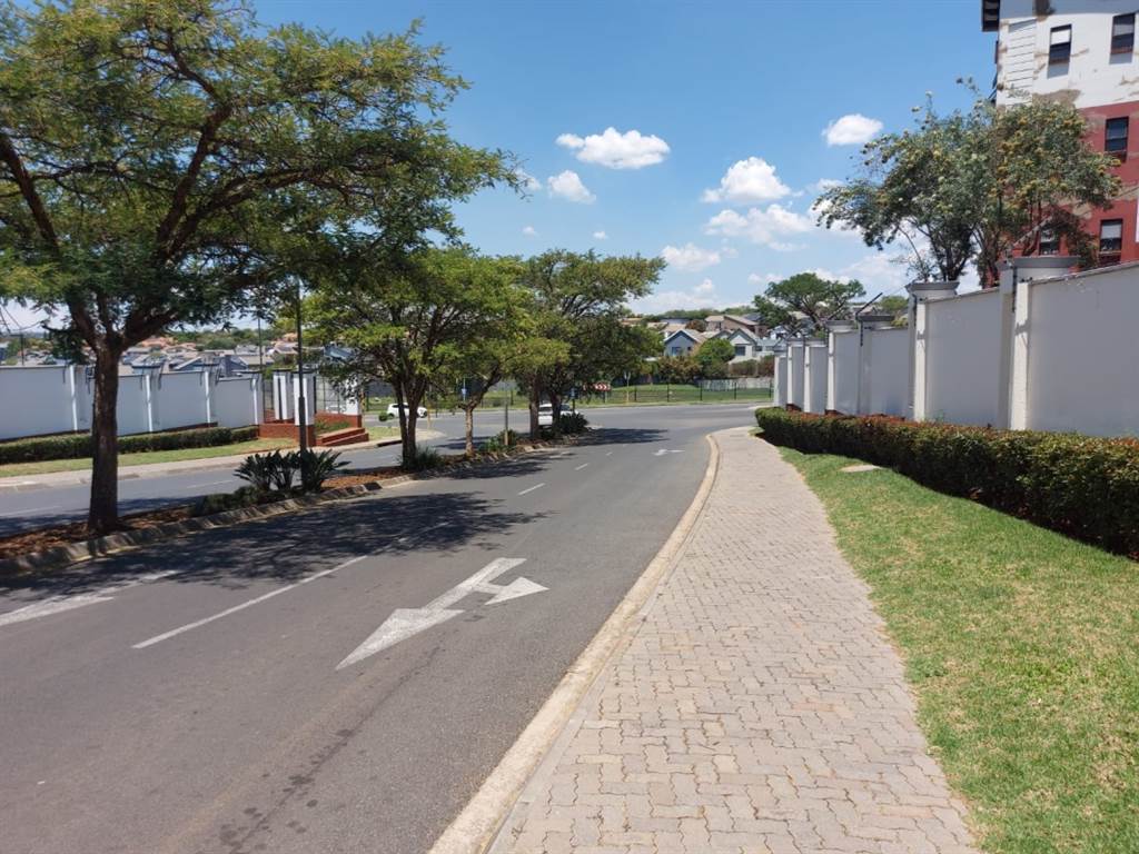 2 Bed Townhouse in Greenstone Hill photo number 26
