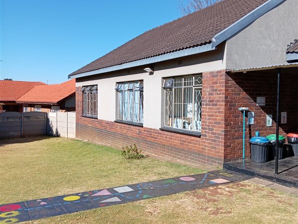 900  m² Office Space