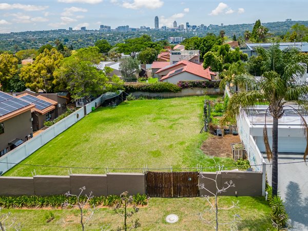 800 m² Land available in Hurlingham Manor