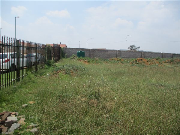 931 m² Land available in Mayfield