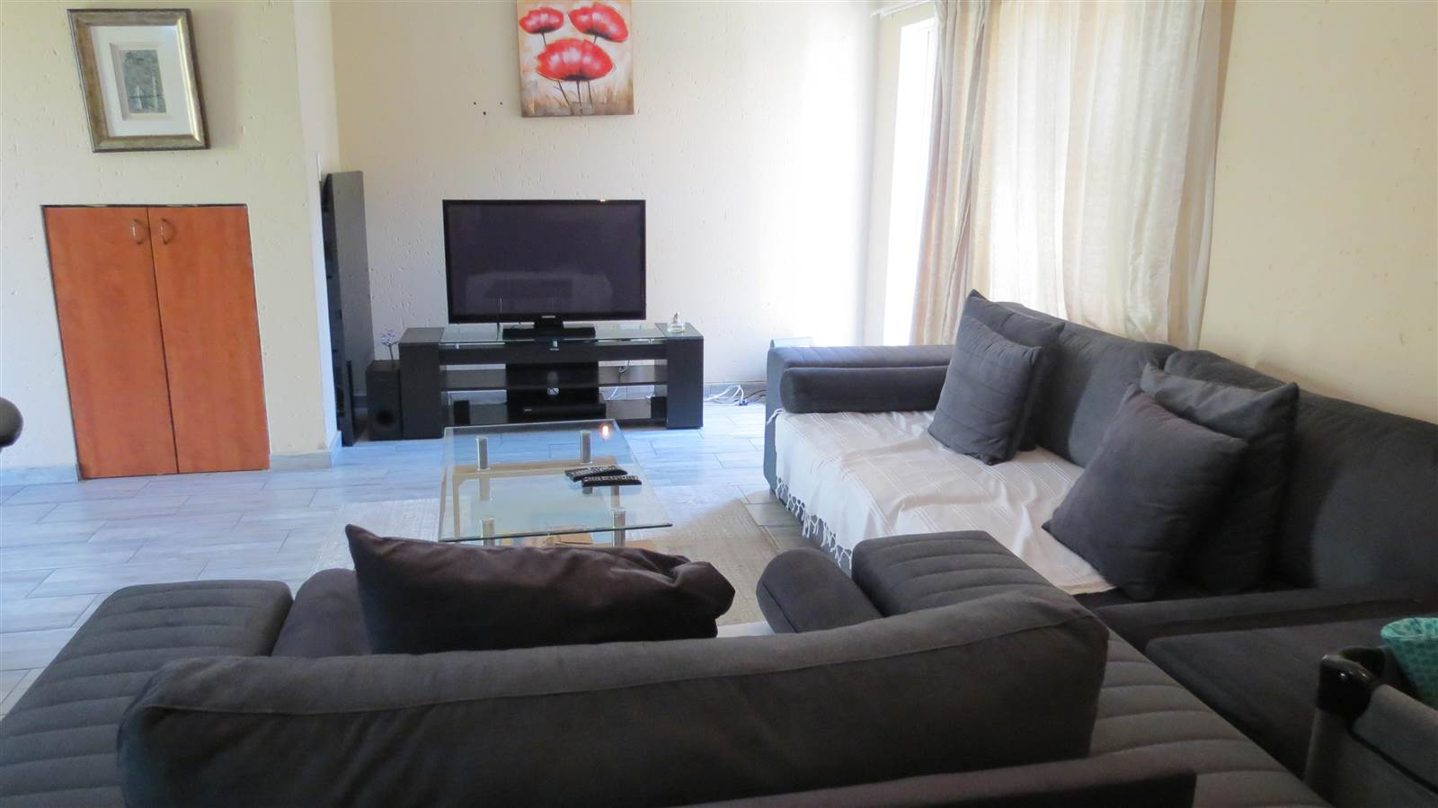 2 Bed Duplex in Greenstone Hill photo number 4