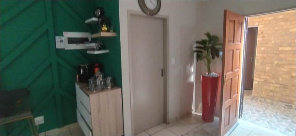 3 Bed Apartment in Annlin photo number 27