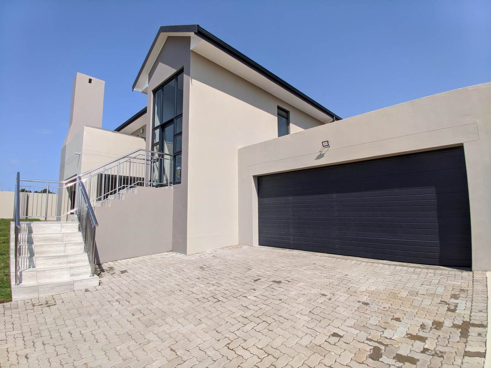 4 Bed House in Kidds Beach photo number 2