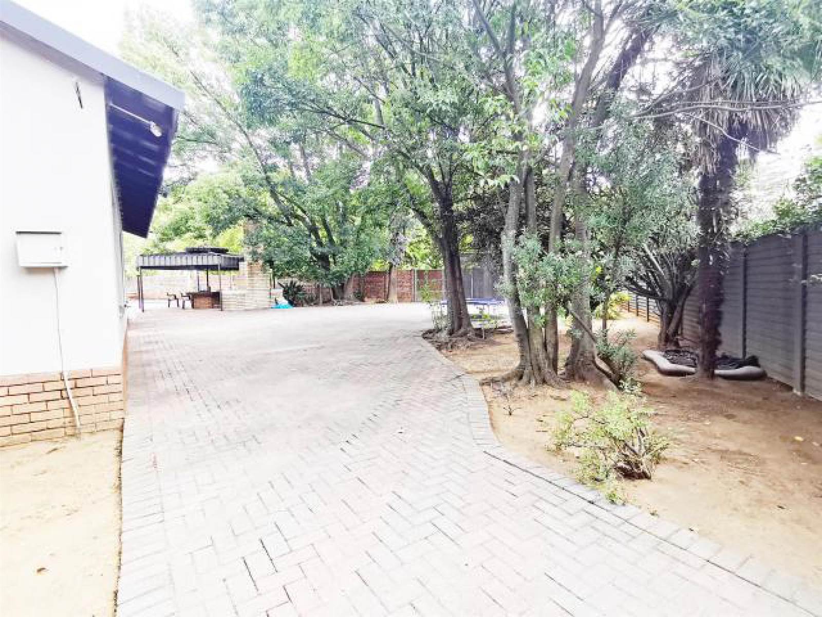 3 Bed House in Vaalpark photo number 17