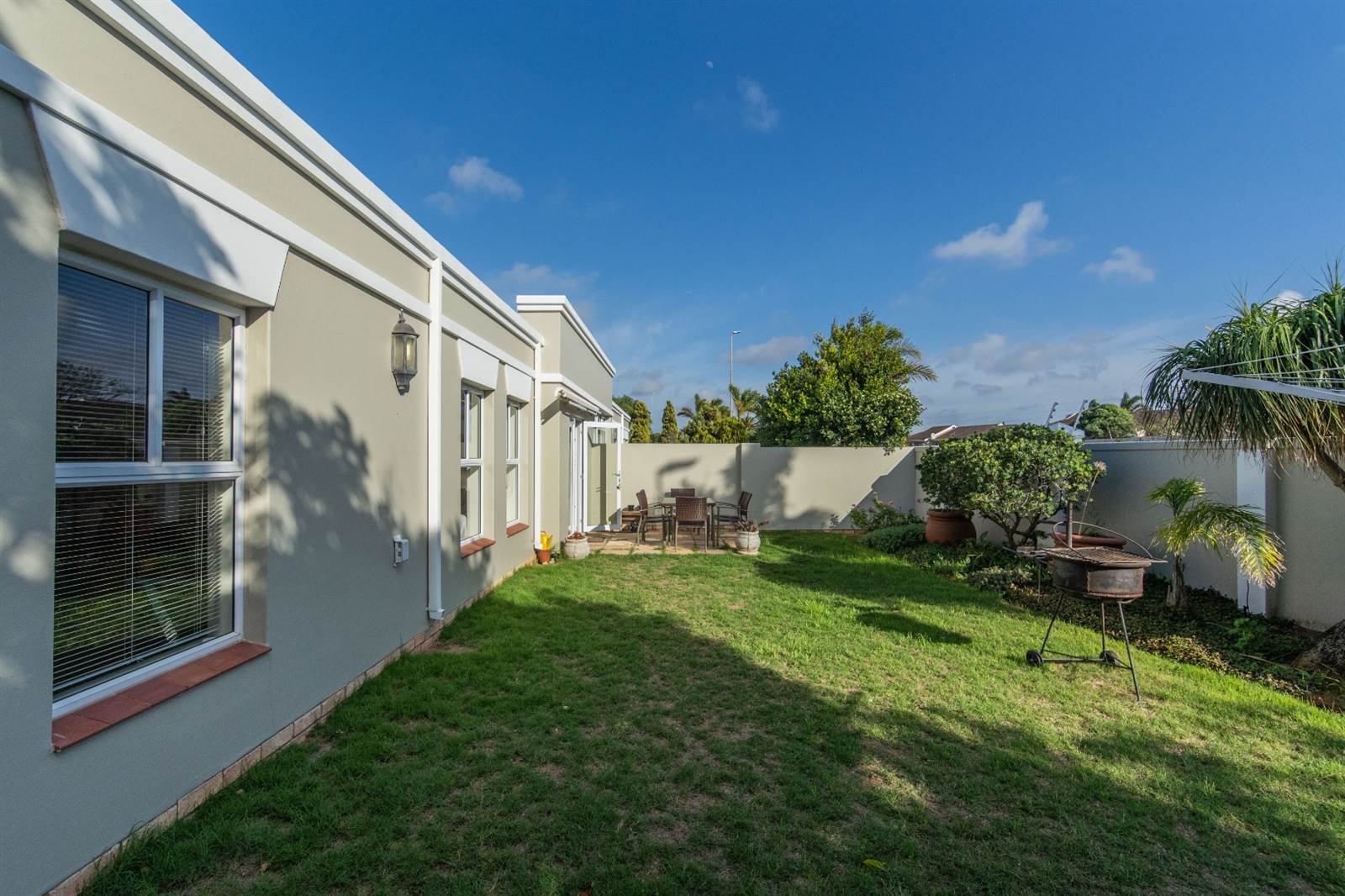 2 Bed Townhouse in Summerstrand photo number 3