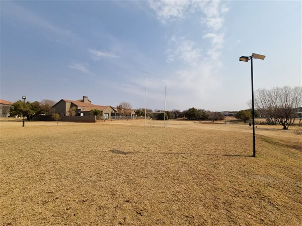 1 420 m² Land