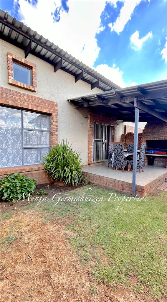 2 Bed Townhouse in Middelburg photo number 1