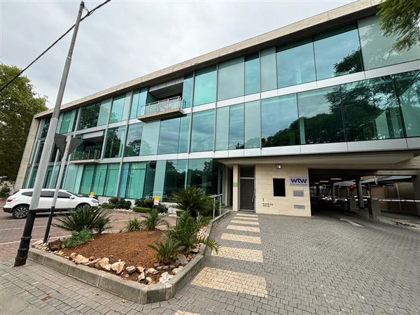 599  m² Commercial space in Illovo