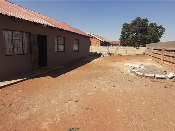 3 Bed House in Ap Khumalo