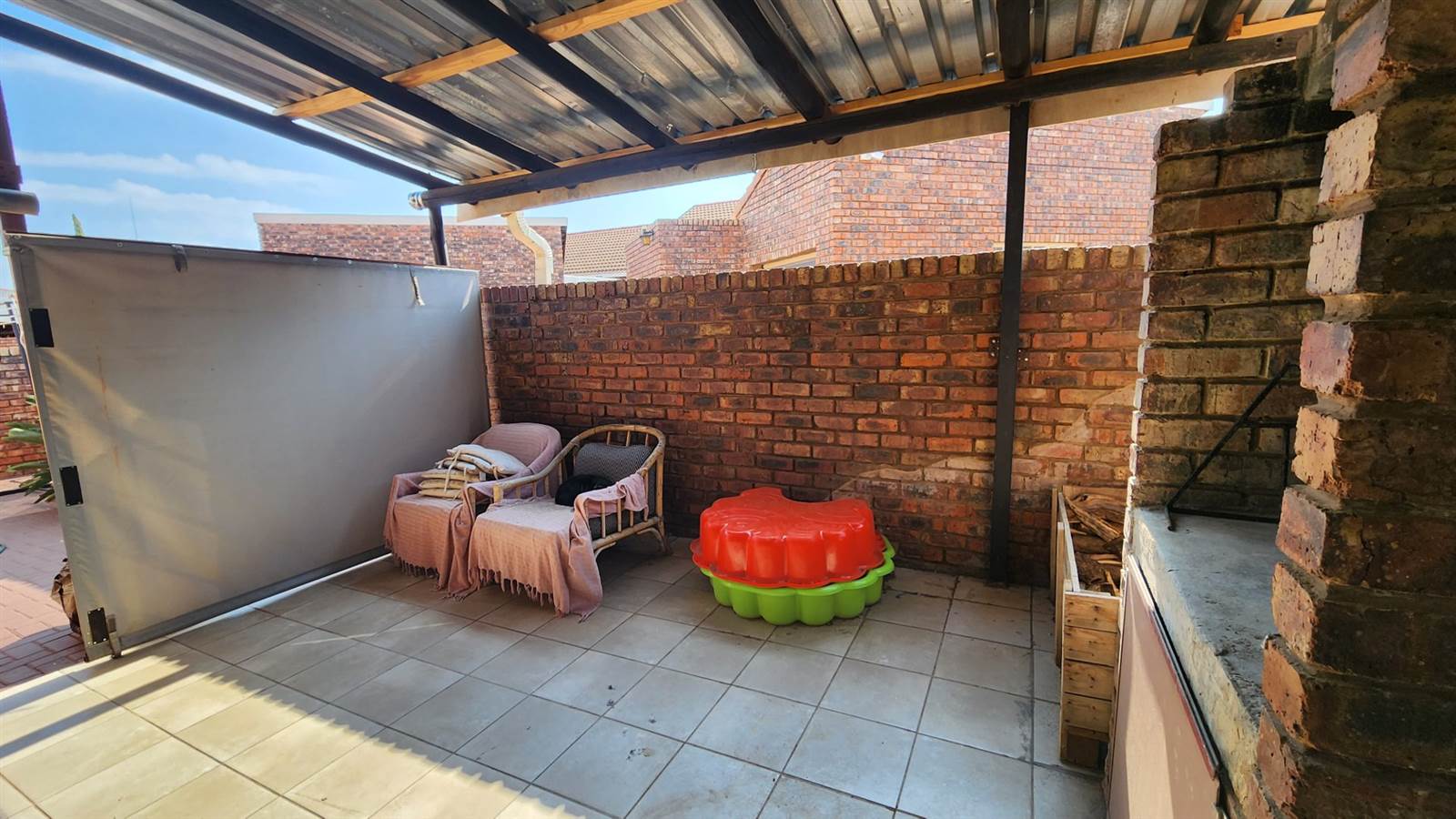 3 Bed Townhouse in Uitsig photo number 28