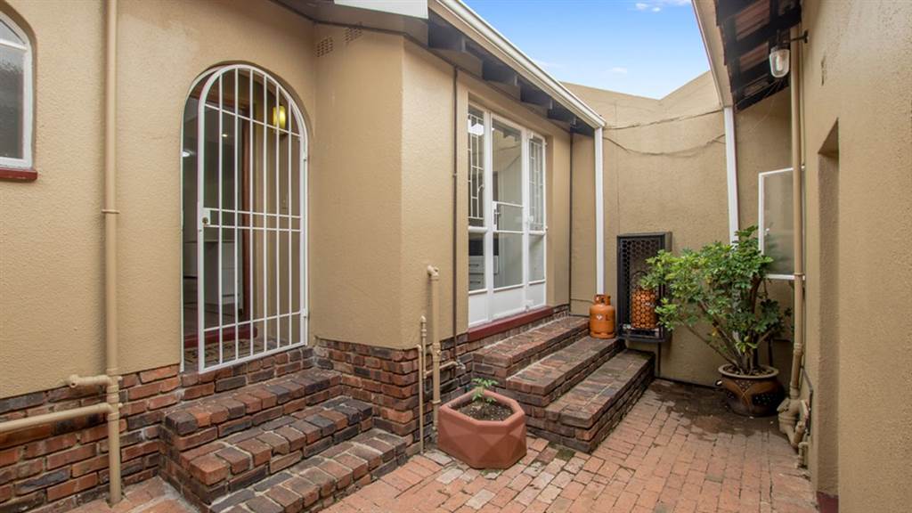 4 Bed Townhouse in Randpark Ridge photo number 20