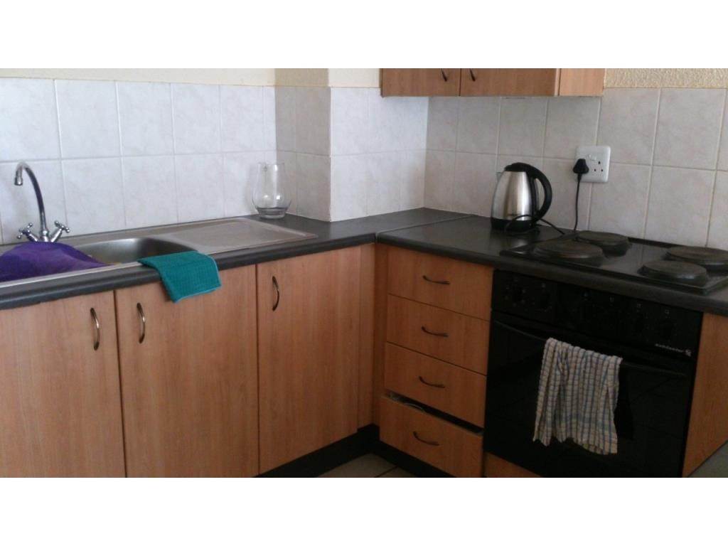 1 Bed Apartment in Ruimsig AH photo number 12