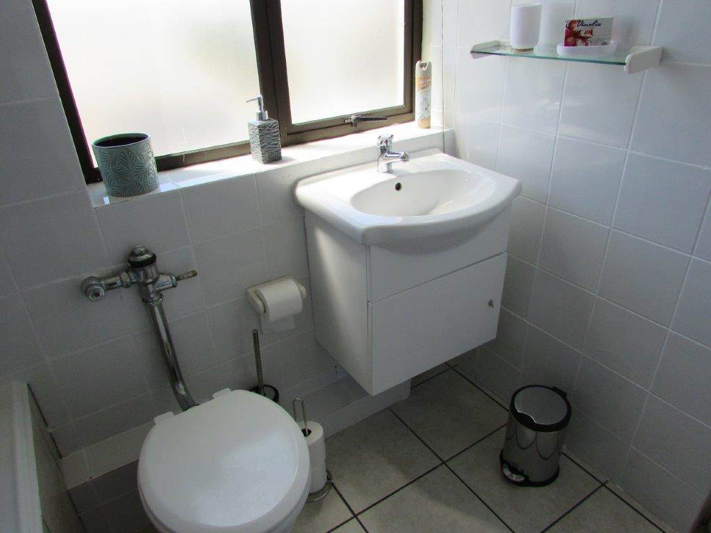 1 Bed Apartment in Milnerton Central photo number 8