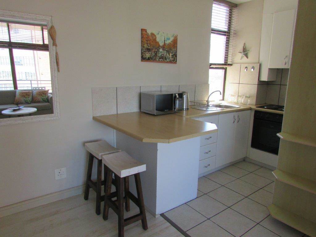 1 Bed Apartment in Milnerton Central photo number 6