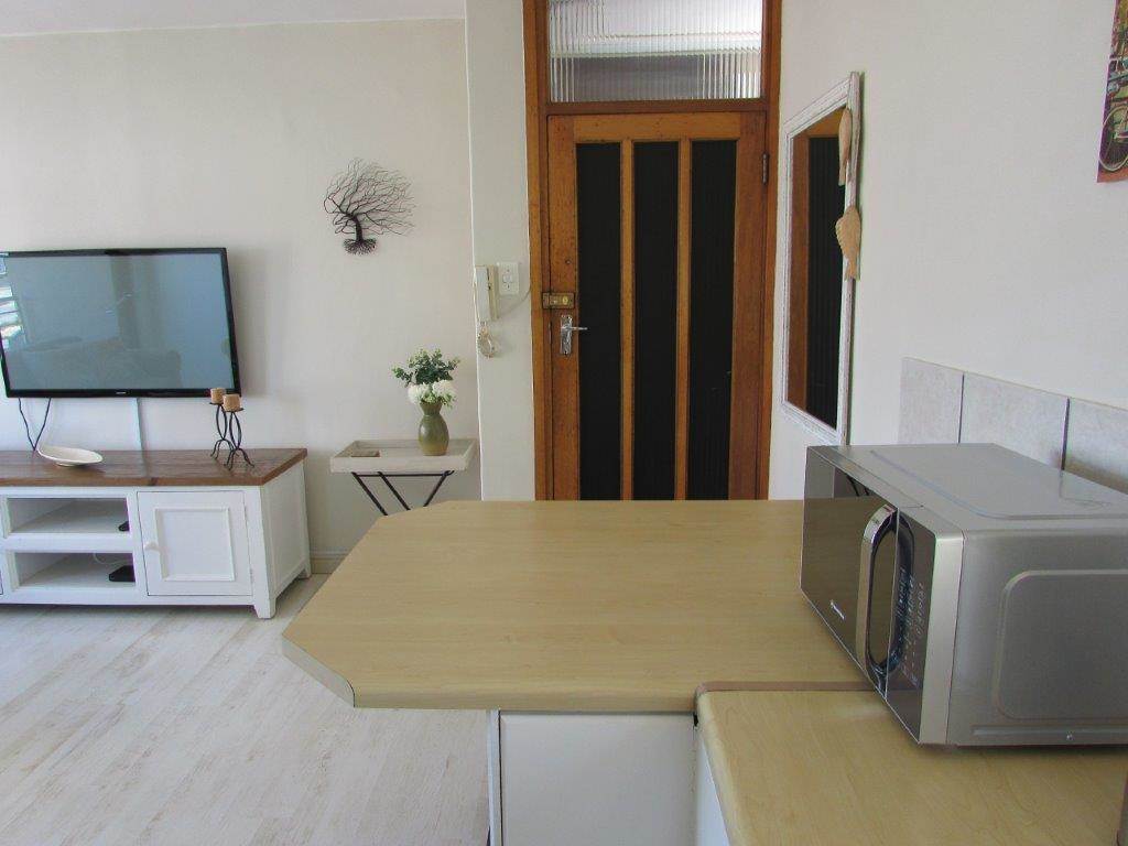 1 Bed Apartment in Milnerton Central photo number 4