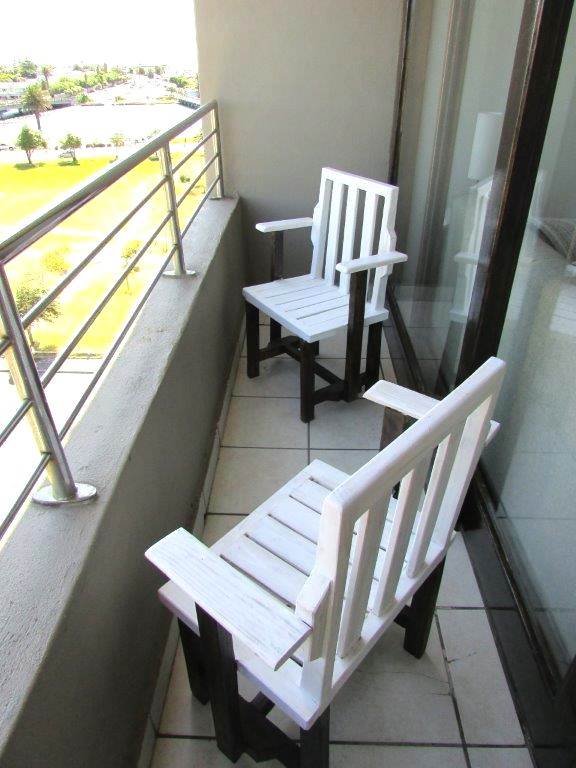 1 Bed Apartment in Milnerton Central photo number 11
