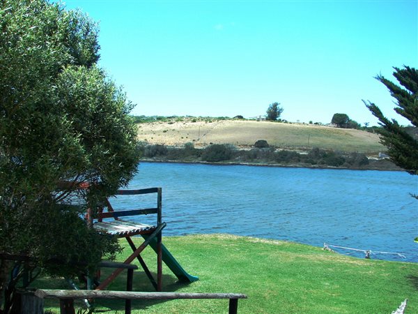 100 m² Land available in Stilbaai